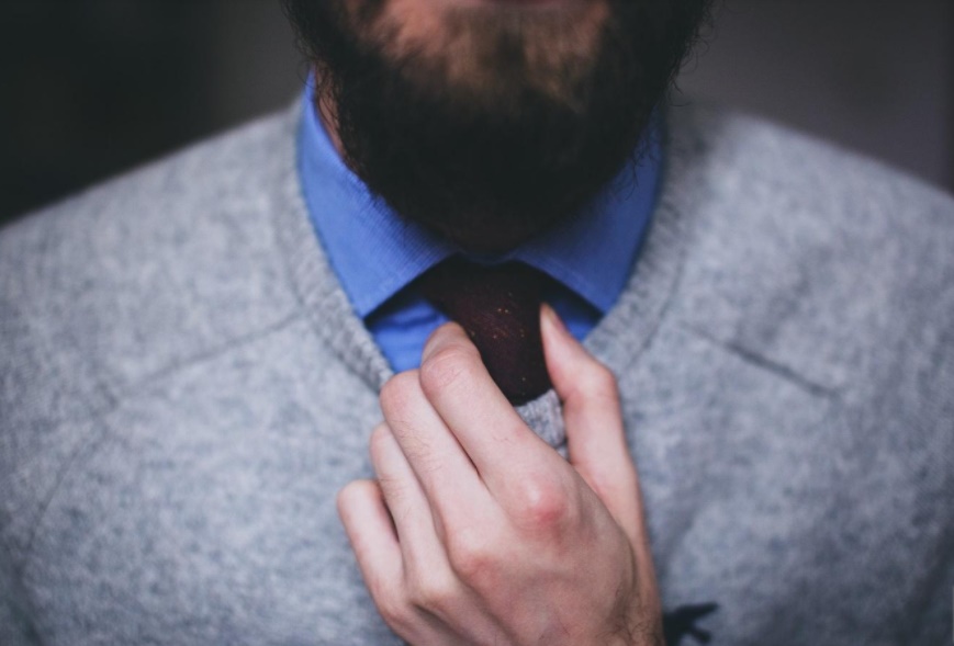 How to Properly Care for Your beard and Hair While Traveling Light